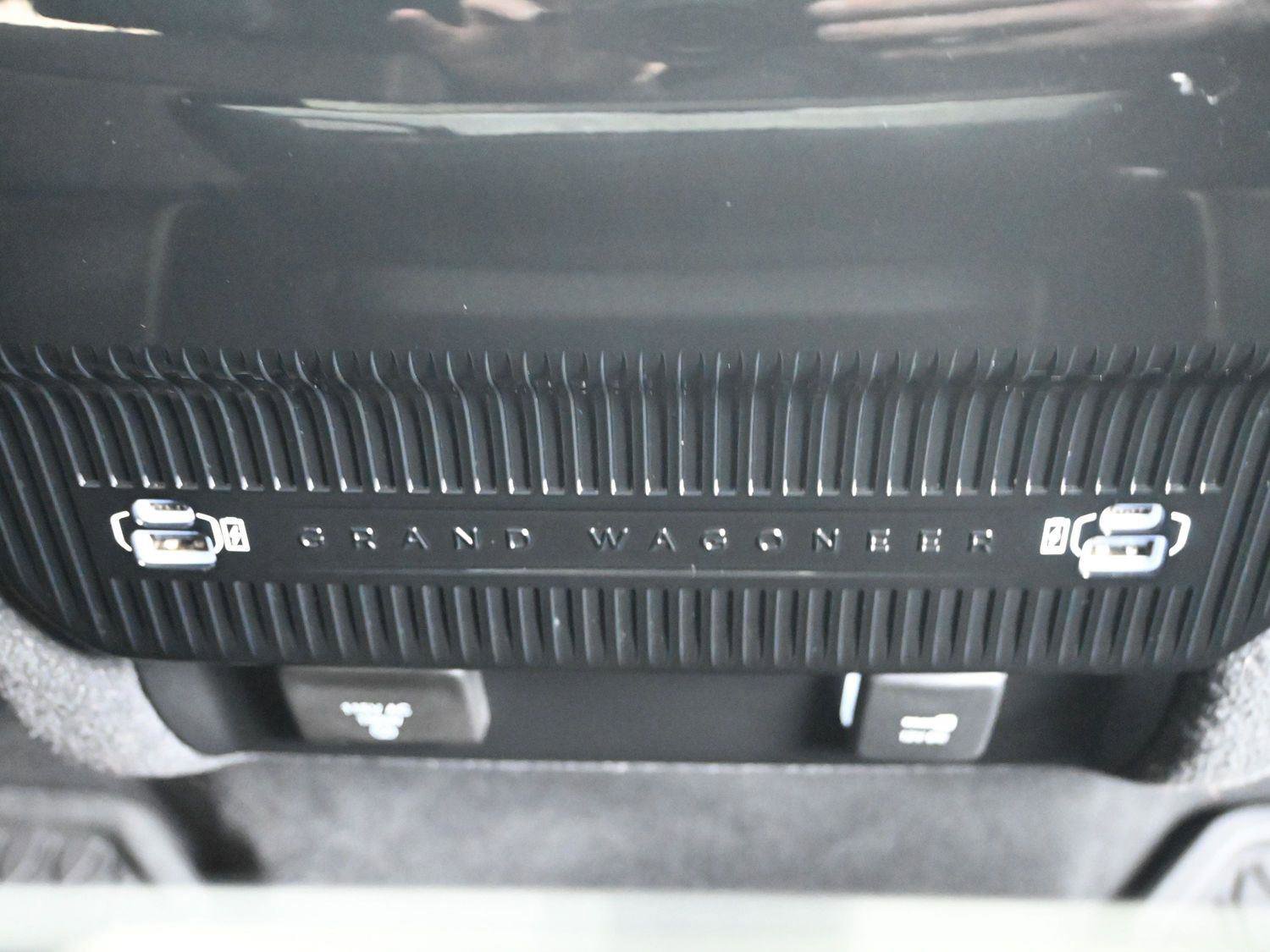Used 2024 Jeep Grand Wagoneer Series III image 15