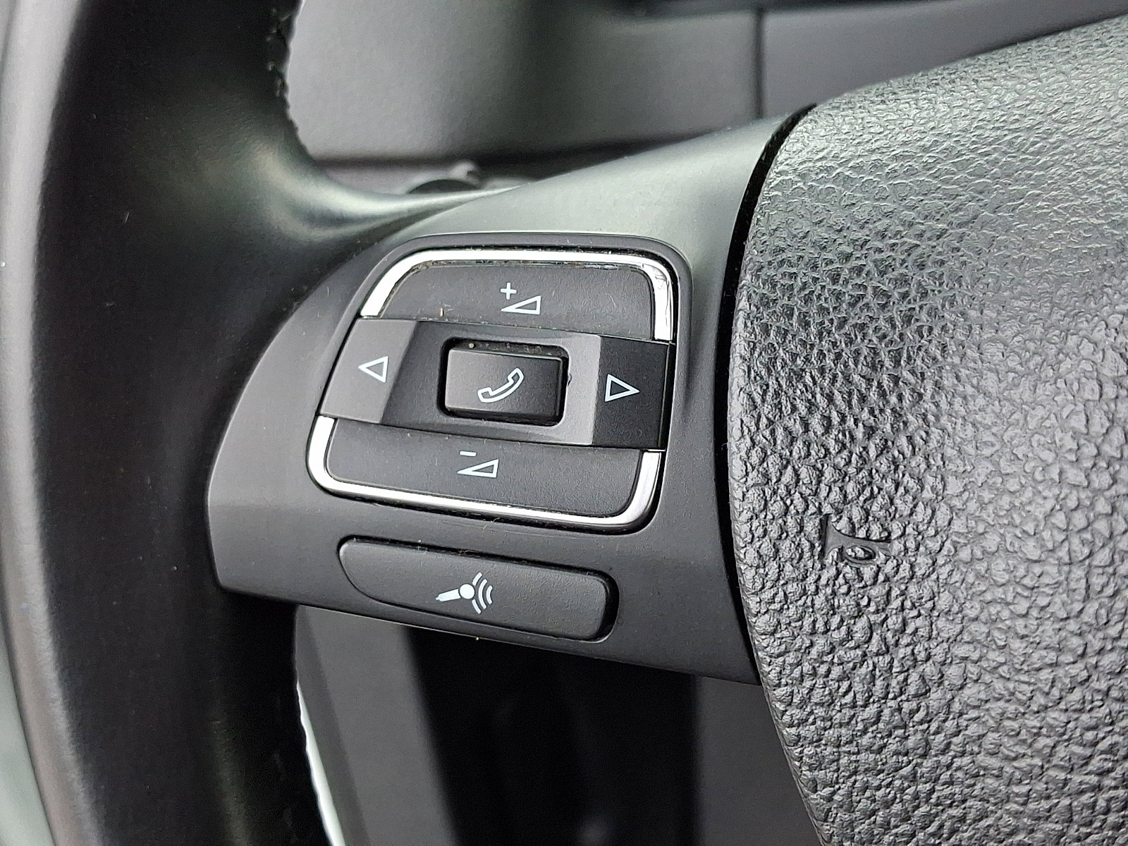 Used 2016 Volkswagen Tiguan S image 20