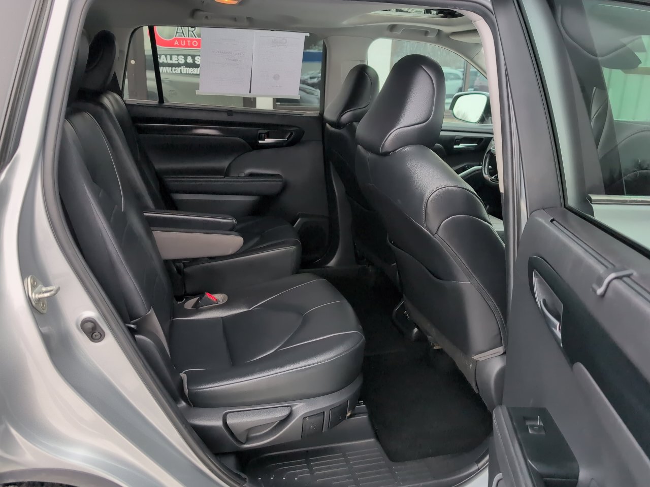 Used 2020 Toyota Highlander XLE image 12