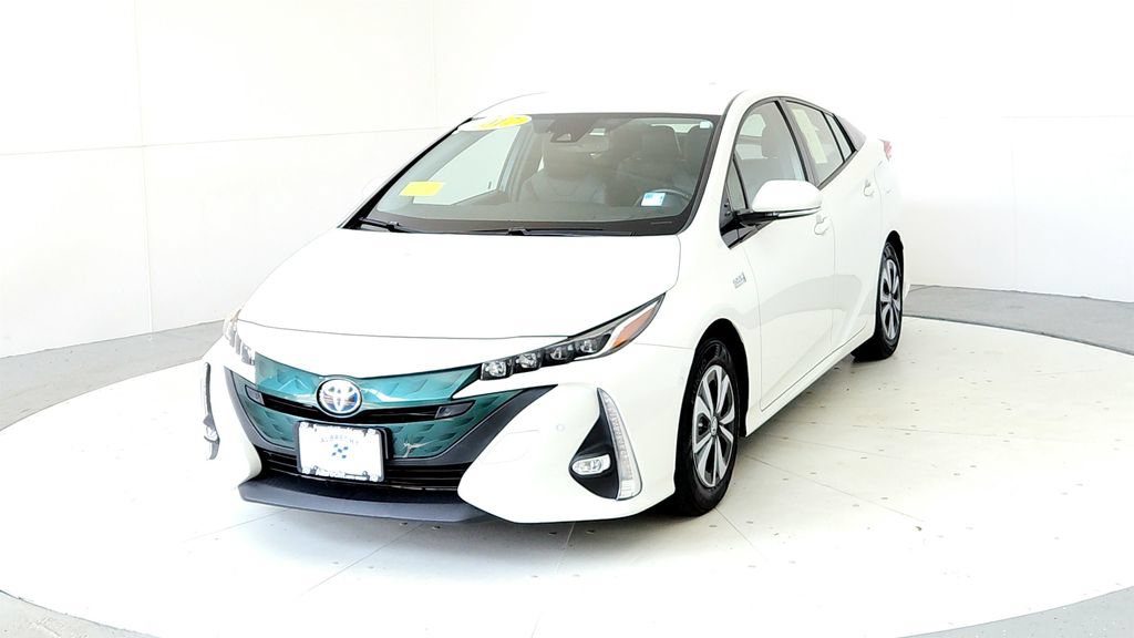 Used 2017 Toyota Prius Prime Advanced w/ Carpet Mat Package FWD image 2