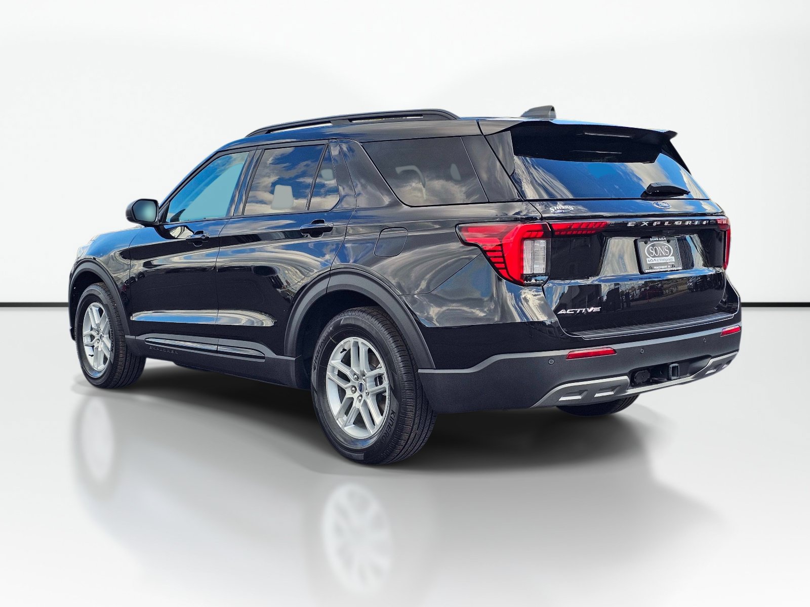 Used 2026 Ford Explorer Active w/ Active Comfort Package RWD image 3