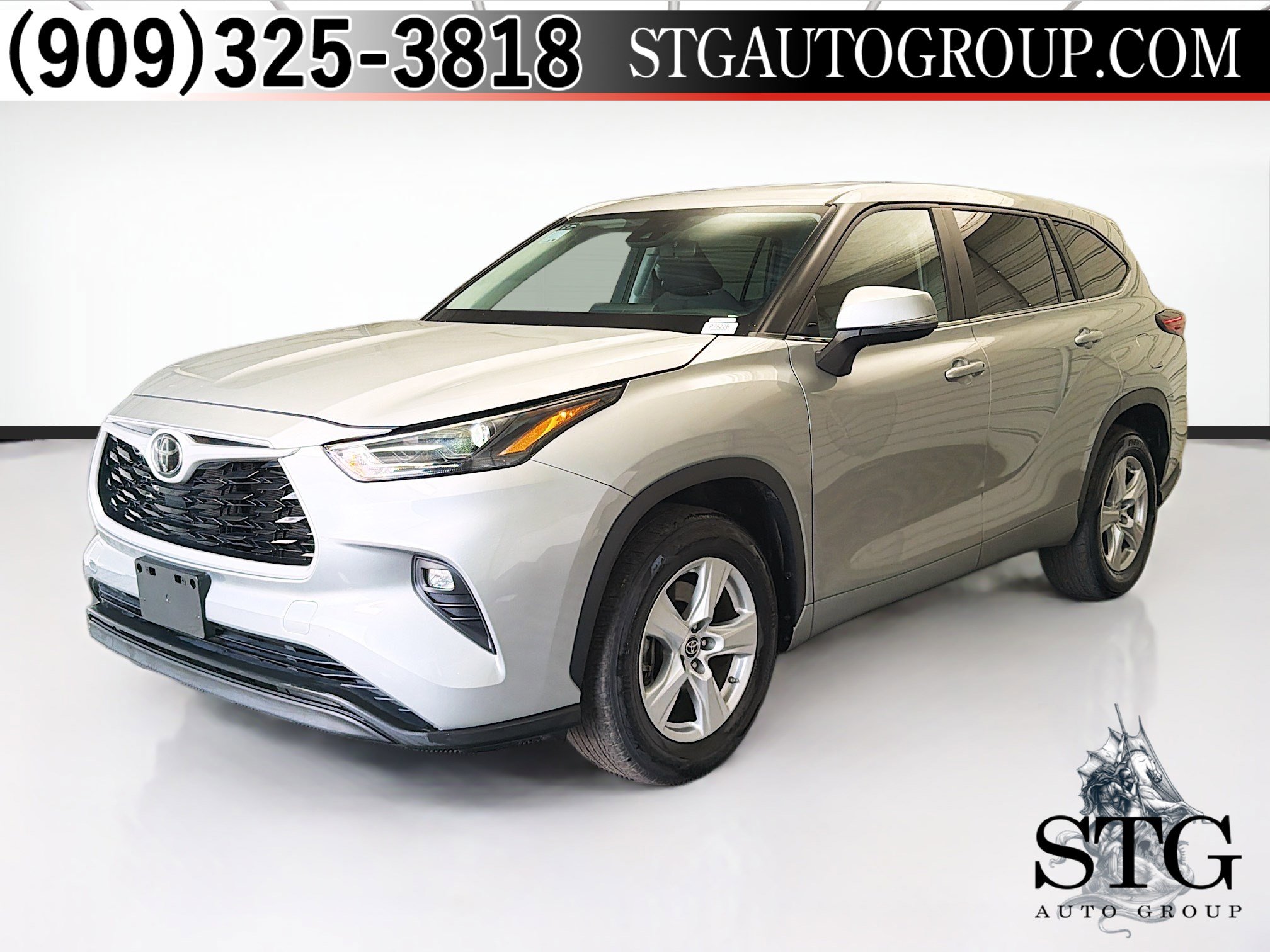 Used 2023 Toyota Highlander LE FWD image 1
