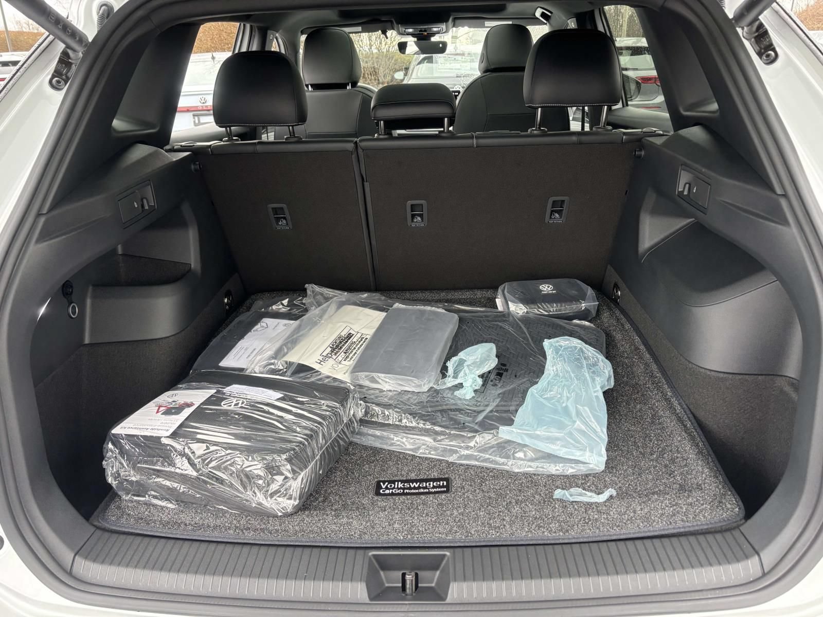 New 2026 Volkswagen Tiguan SE R-Line AWD/4WD image 9