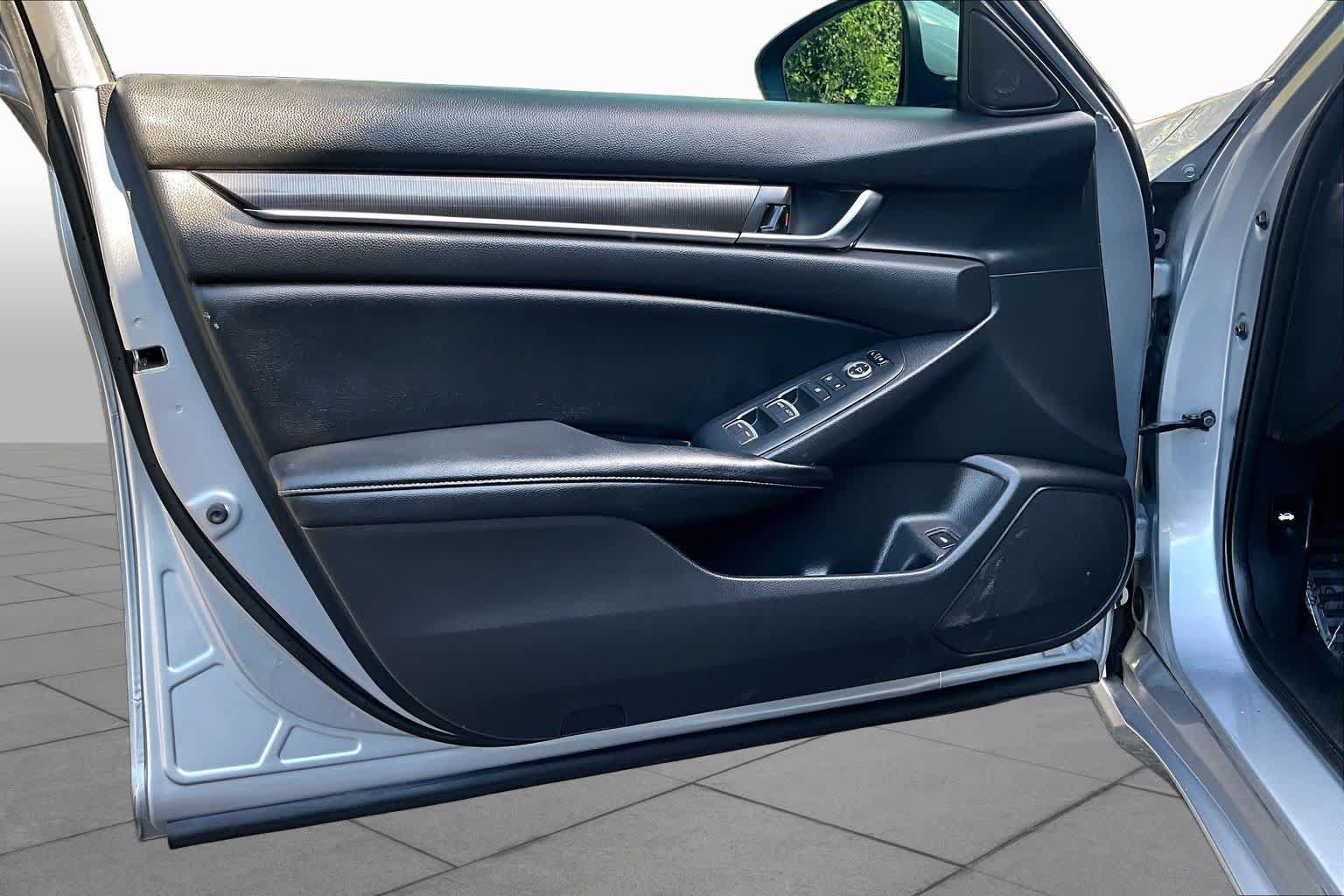 Used 2018 Honda Accord Sport image 22
