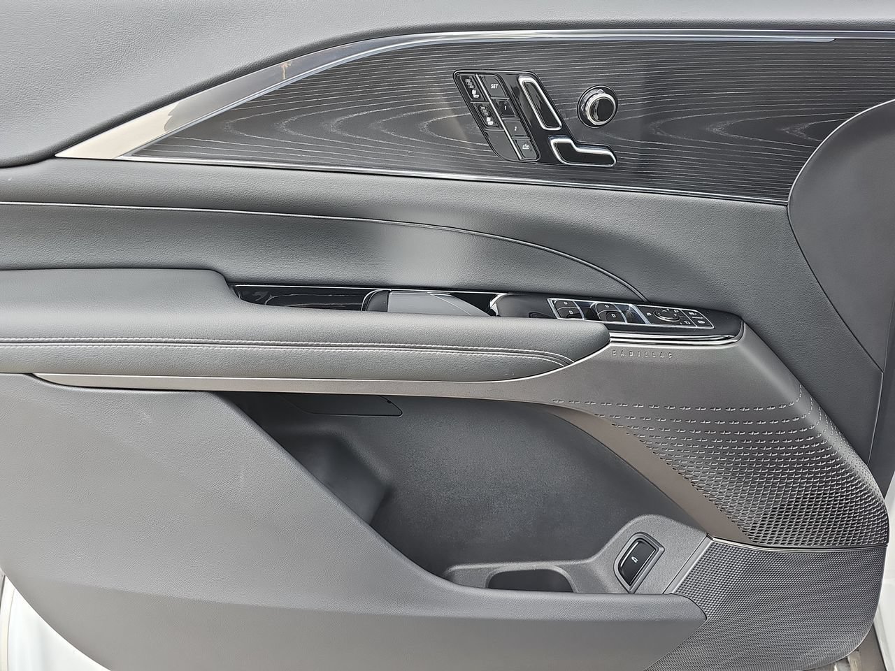 Used 2024 Cadillac Lyriq Luxury w/ LPO, Floor Liner Package RWD image 27