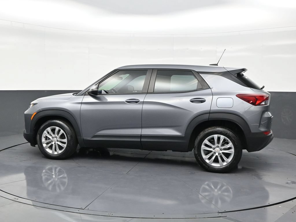 Used 2022 Chevrolet TrailBlazer LS FWD image 2
