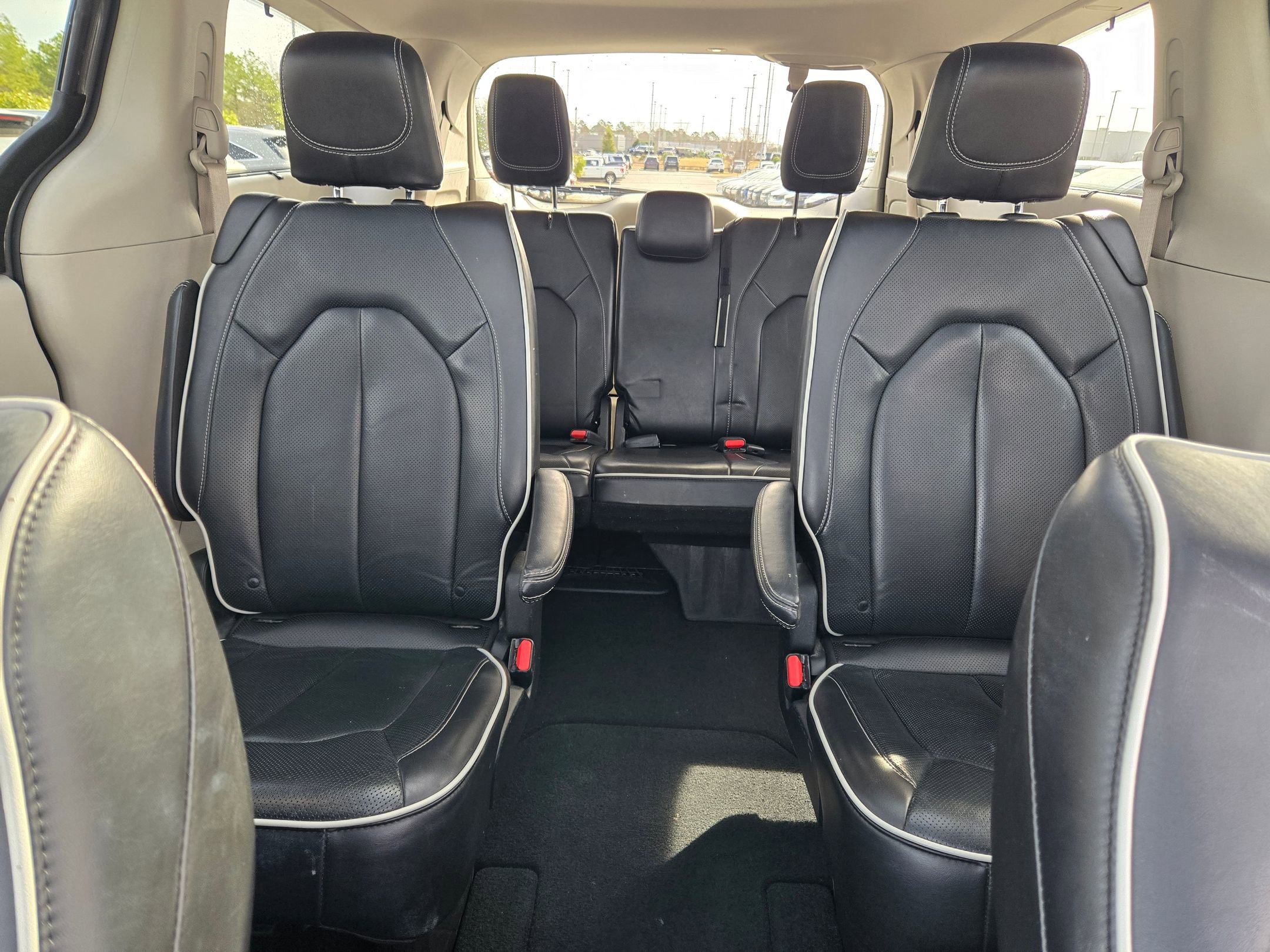 Used 2023 Chrysler Pacifica Limited image 13