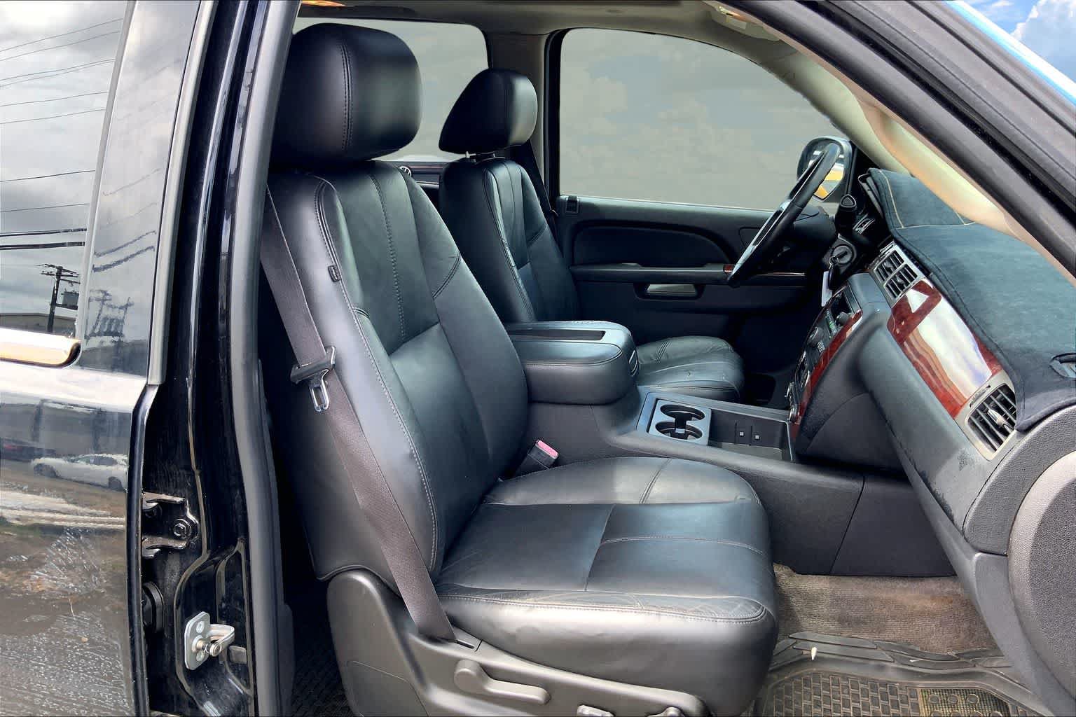 Used 2010 Chevrolet Avalanche LT RWD image 13