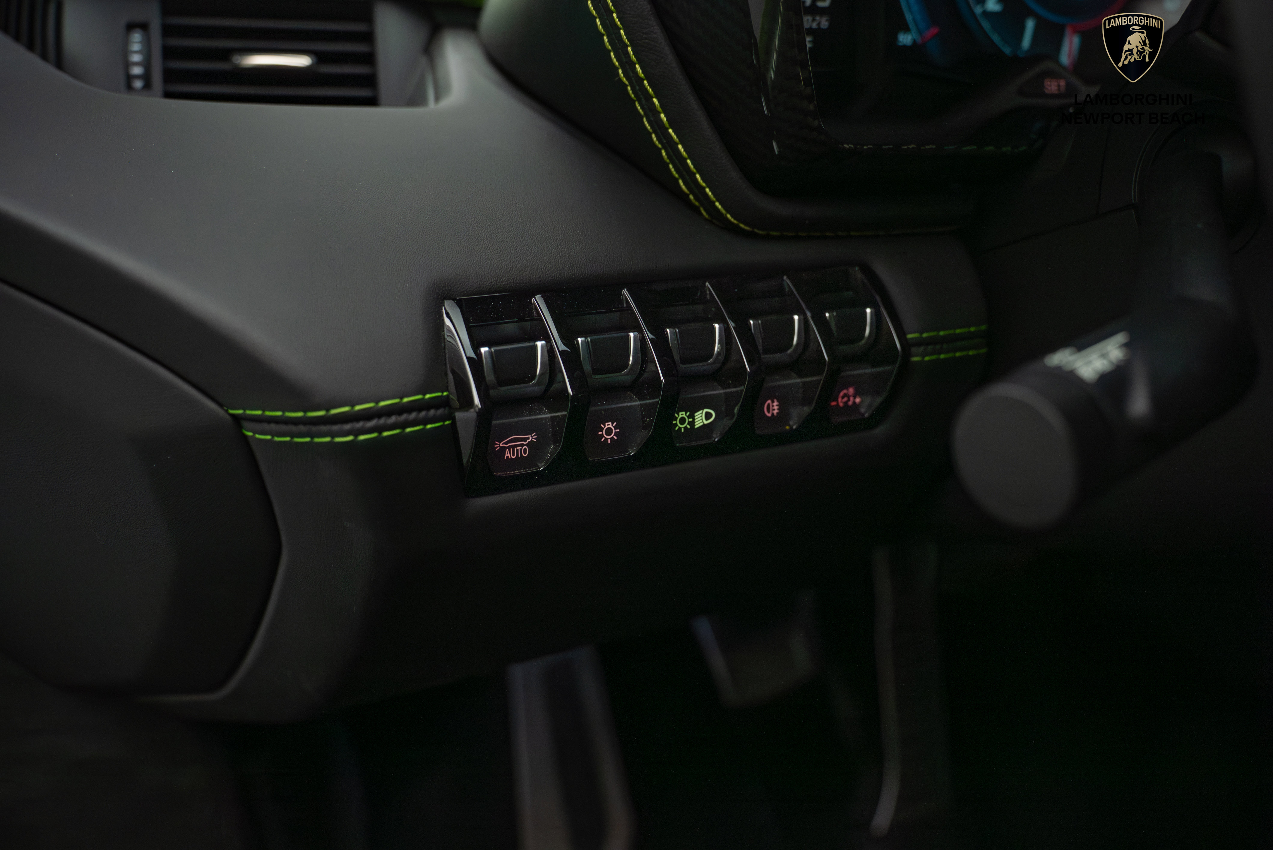 Used 2018 Lamborghini Aventador S image 30