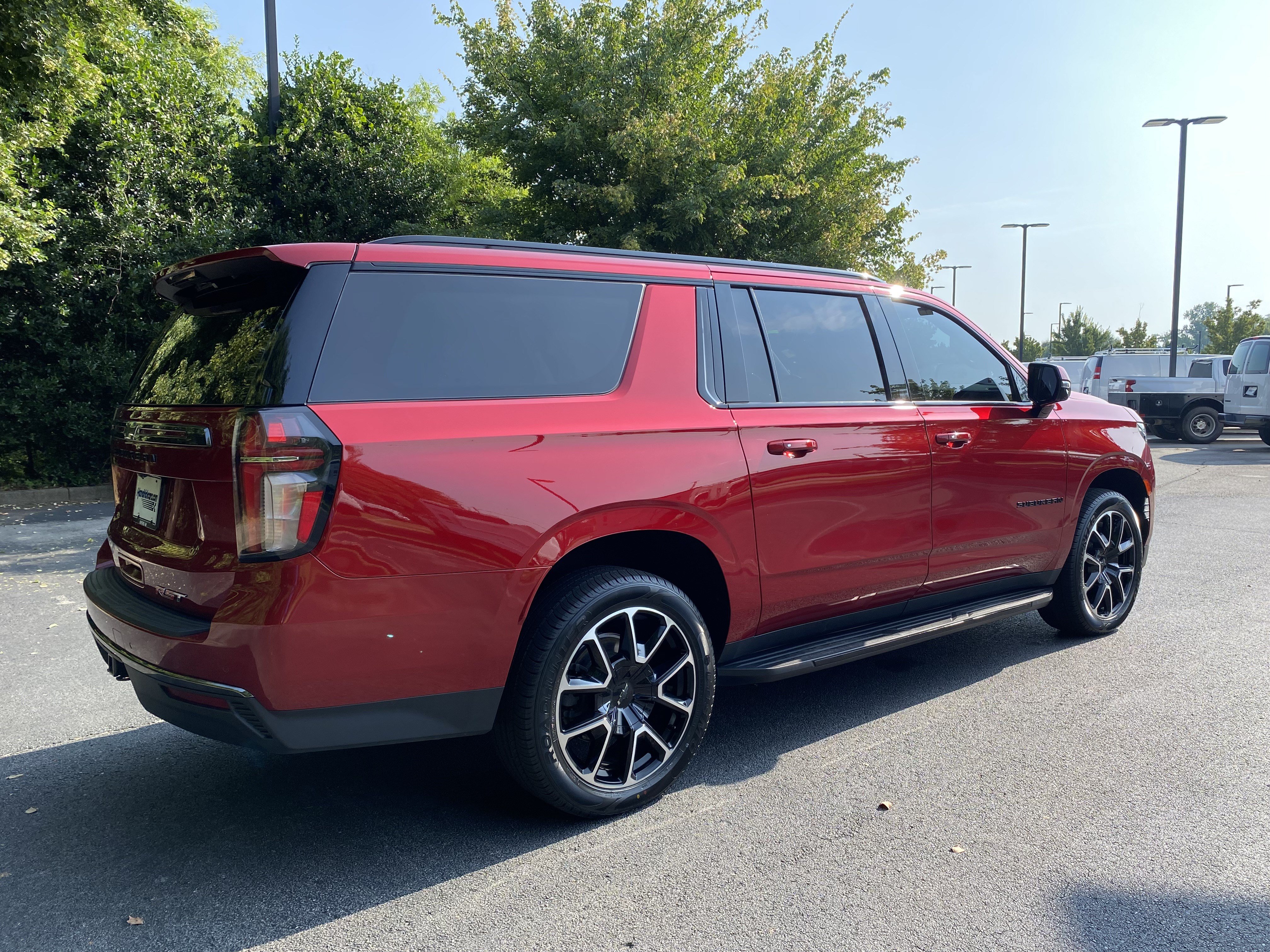 Used 2022 Chevrolet Suburban RST w/ Luxury Package AWD/4WD image 9