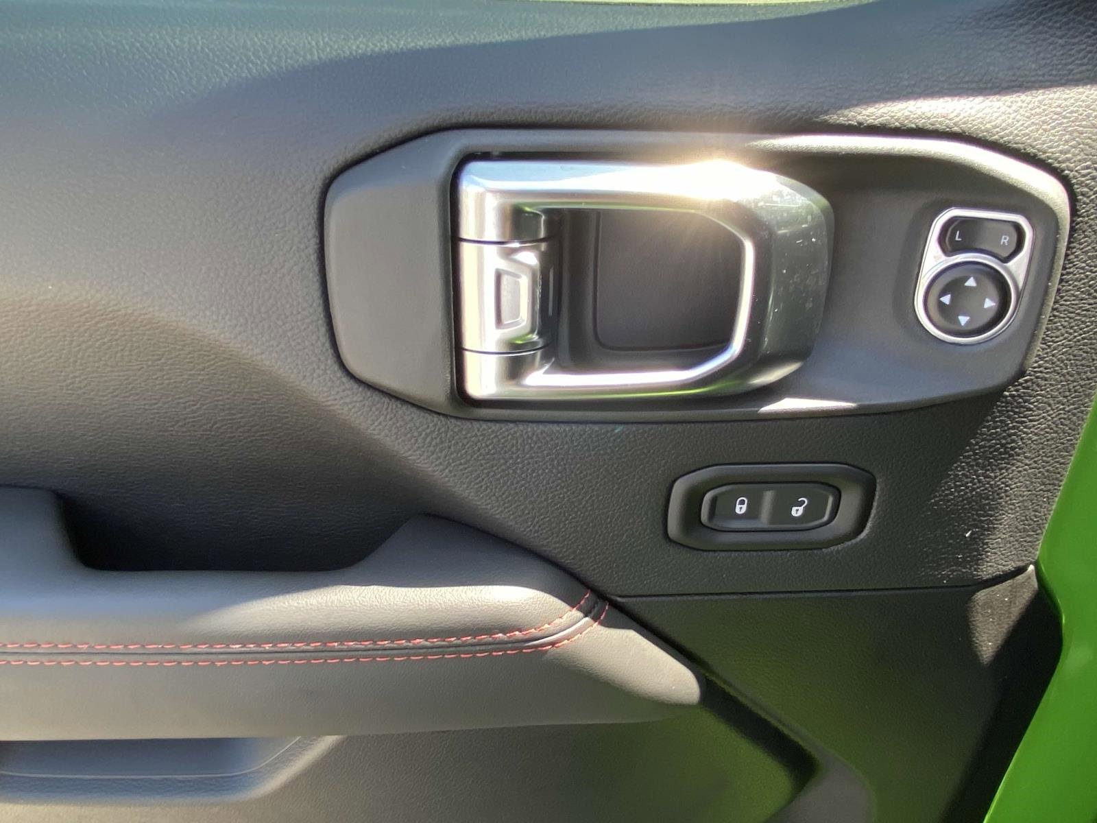 New 2025 Jeep Wrangler Unlimited Rubicon w/ Technology Group image 18