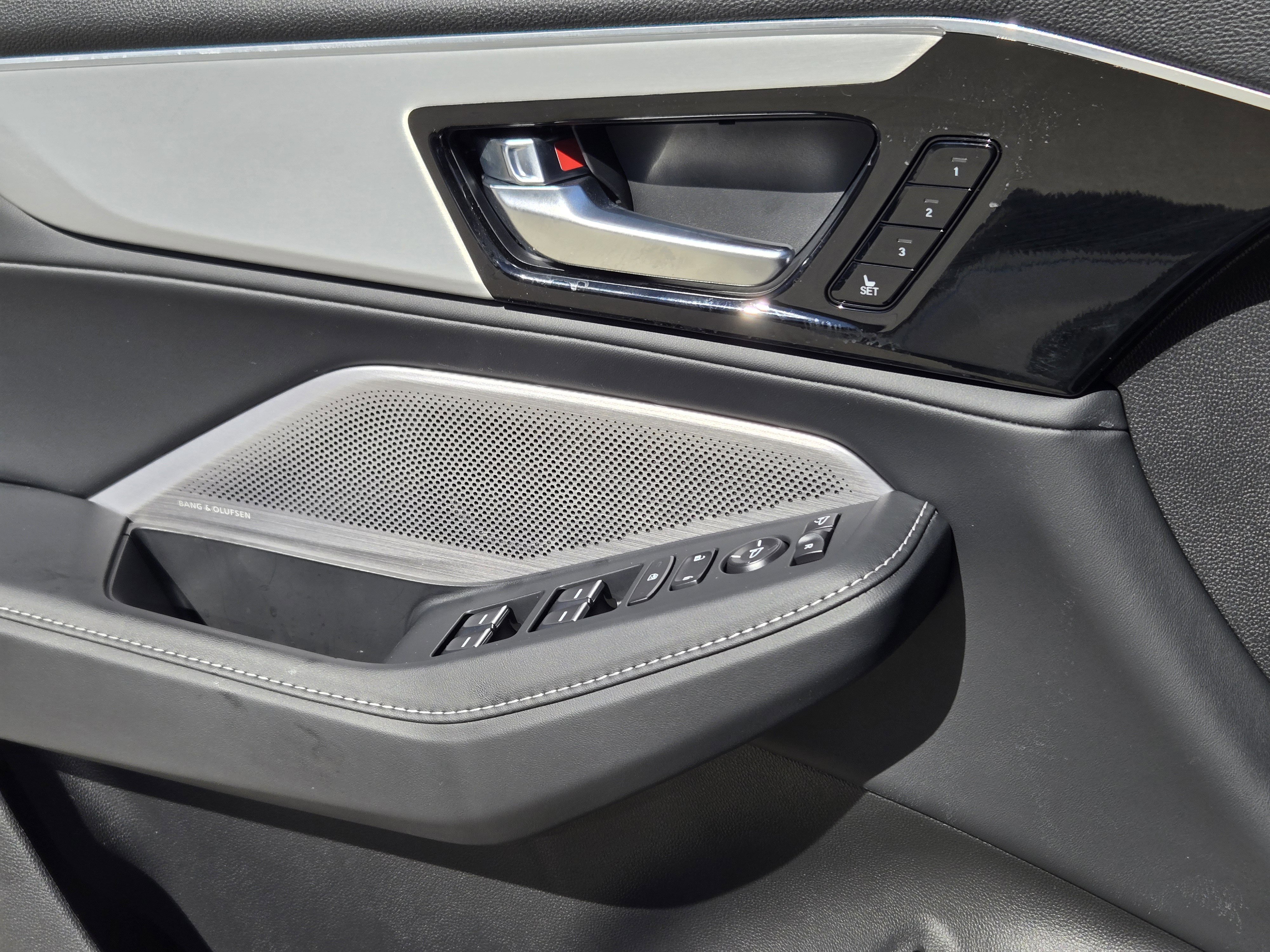 Certified 2025 Acura MDX w/ Technology Package image 23