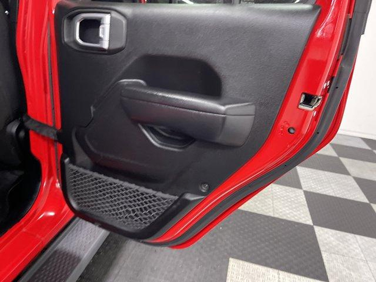 Used 2018 Jeep Wrangler Unlimited Sport S AWD/4WD image 13
