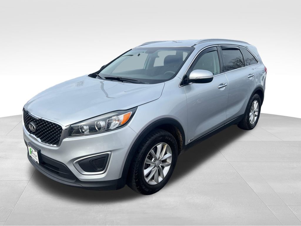Used 2017 Kia Sorento LX image 3