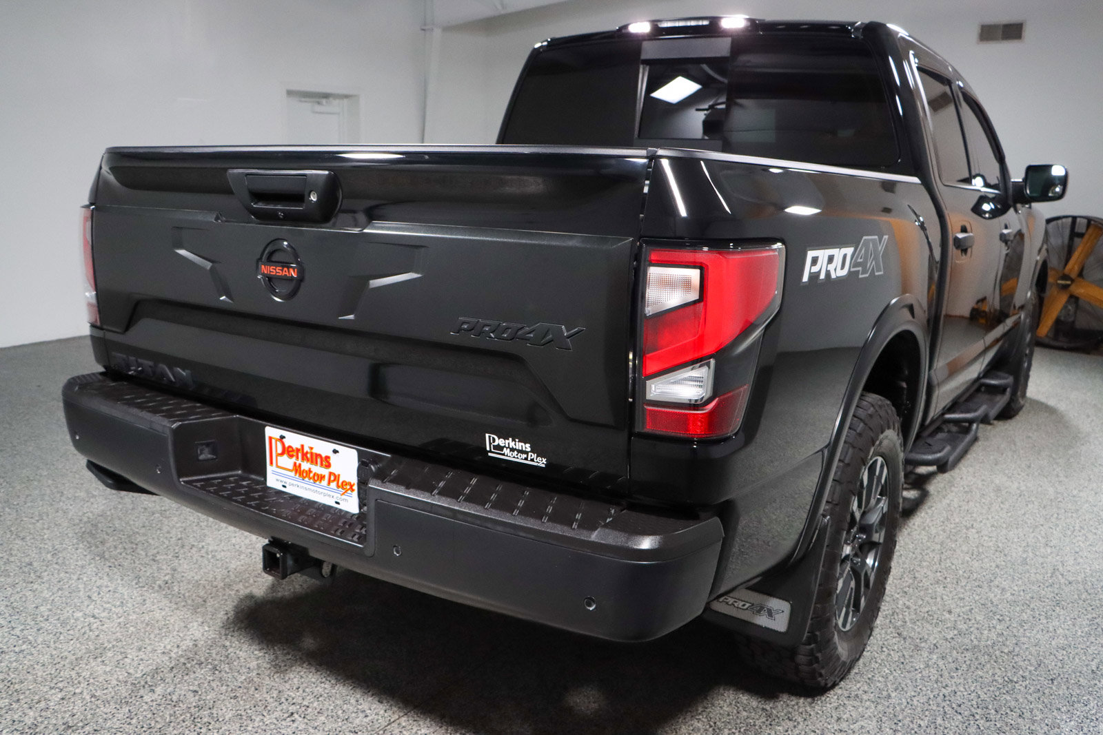 Used 2021 Nissan Titan PRO-4X w/ Pro-4x Utility Package image 7