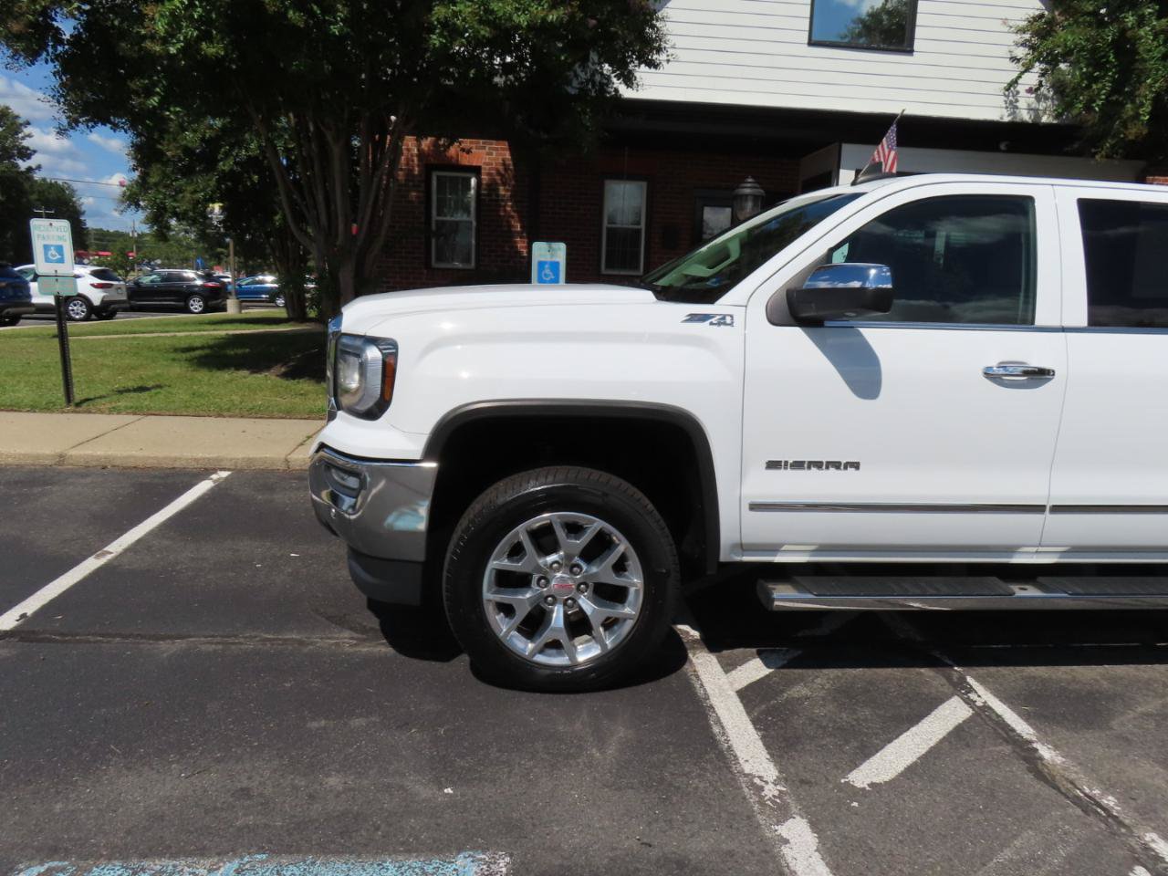 Used 2017 GMC Sierra 1500 SLT w/ SLT Premium Package AWD/4WD image 2