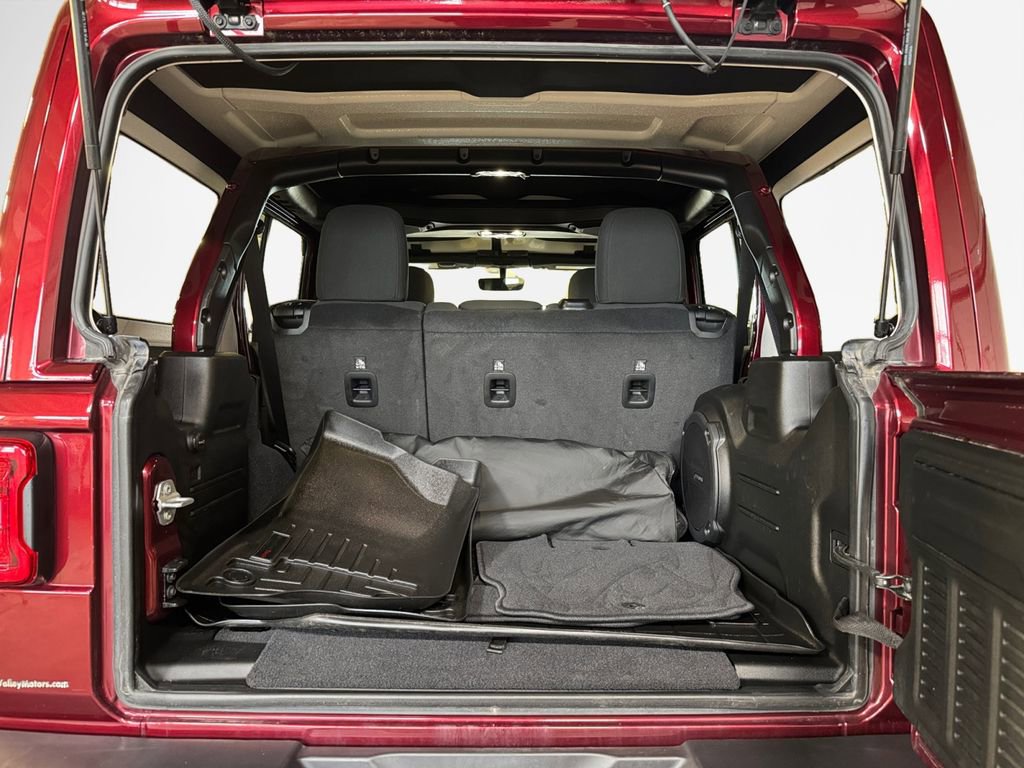 Used 2021 Jeep Wrangler Unlimited Sahara AWD/4WD image 25