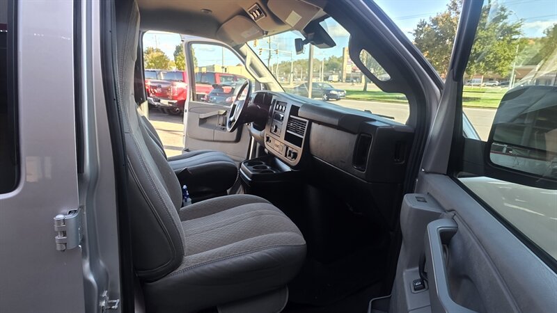 Used 2019 Chevrolet Express 3500 LT w/ LT Preferred Equipment Group RWD image 19