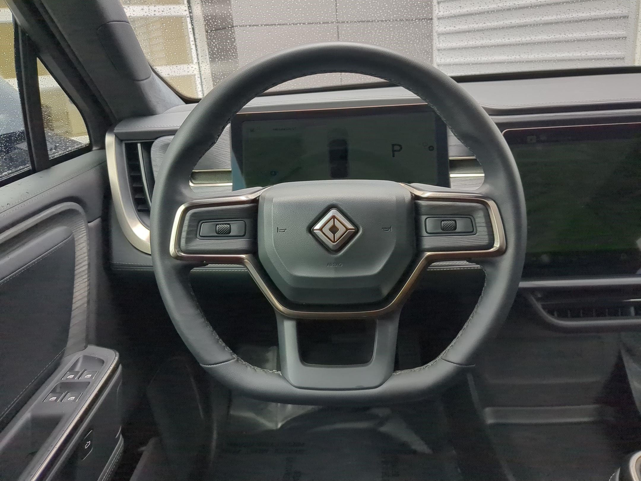 Used 2025 Rivian R1S Adventure Dual AWD/4WD image 16