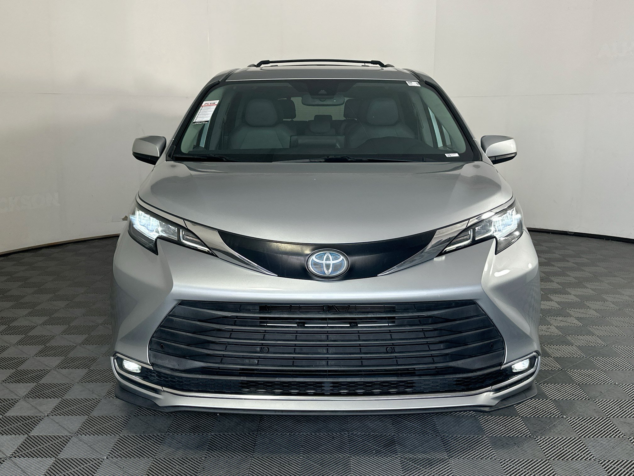 Used 2021 Toyota Sienna XLE FWD image 8