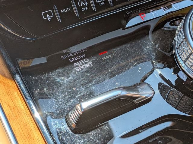 Used 2024 Jeep Grand Wagoneer Series III w/ Rear Seat Video Group 1 AWD/4WD image 17