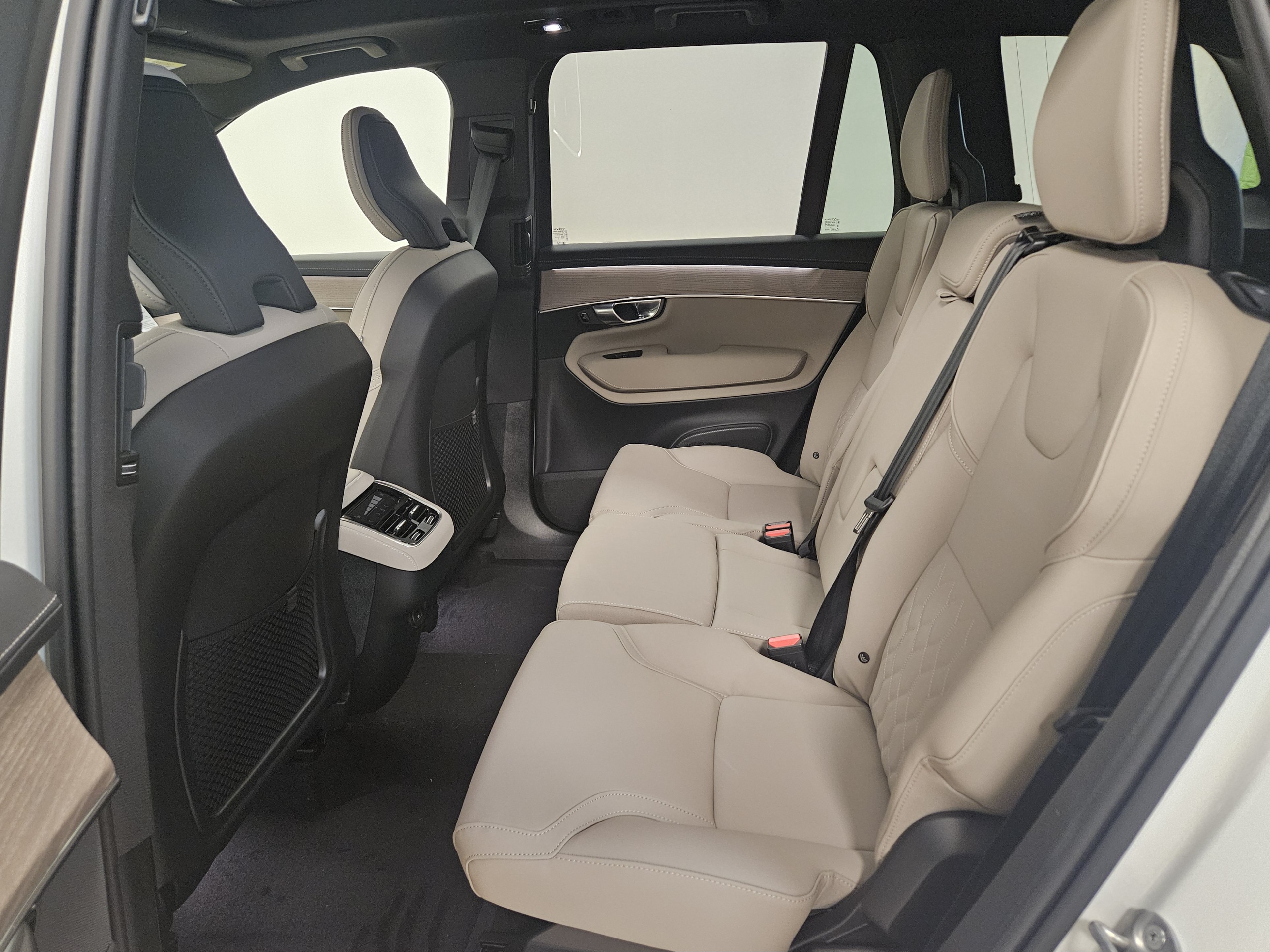 New 2026 Volvo XC90 B6 Plus w/ Protection Package Premier AWD/4WD image 12