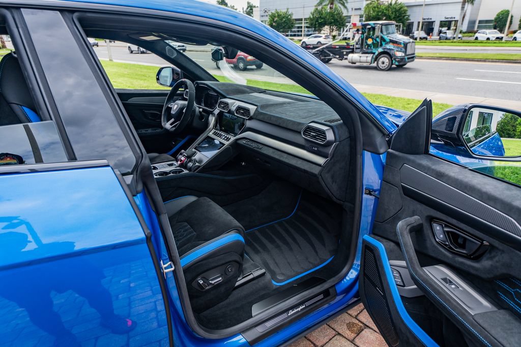 Used 2024 Lamborghini Urus Performante AWD/4WD image 42