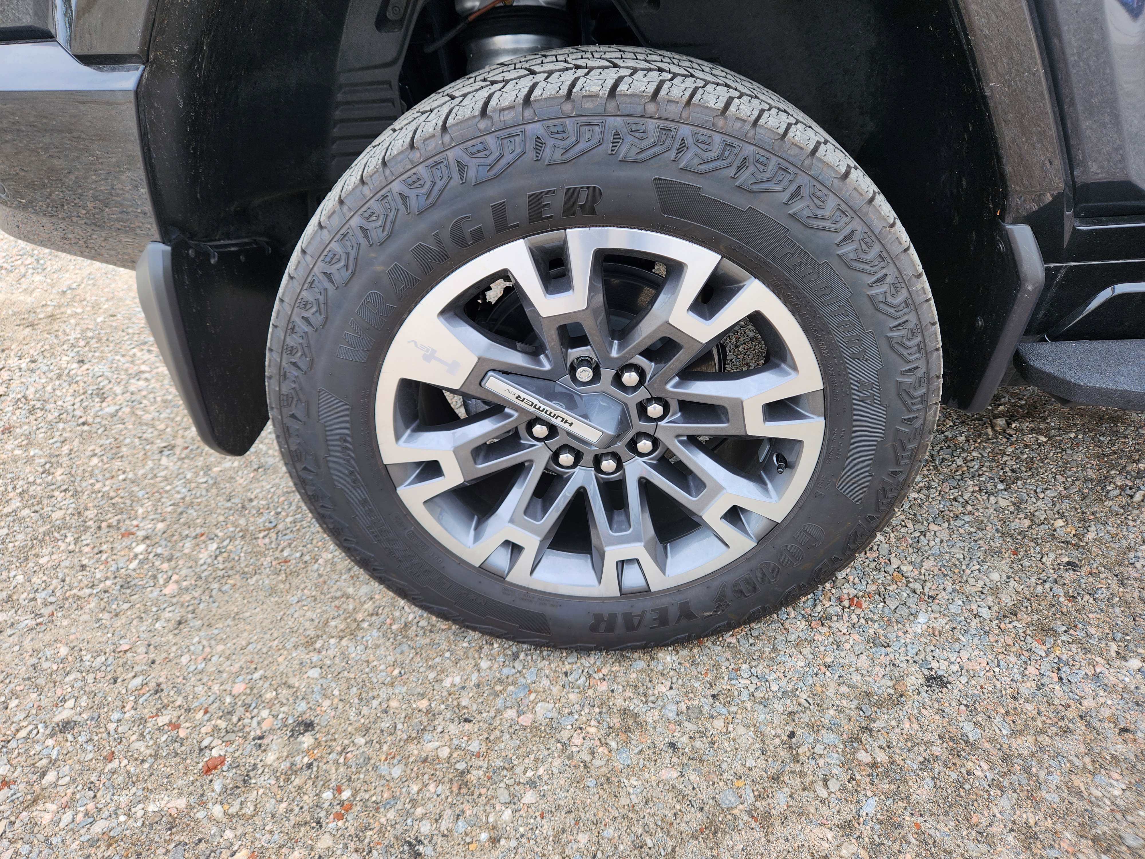 Used 2025 GMC Hummer EV 3X w/ LPO, Sport Package image 12