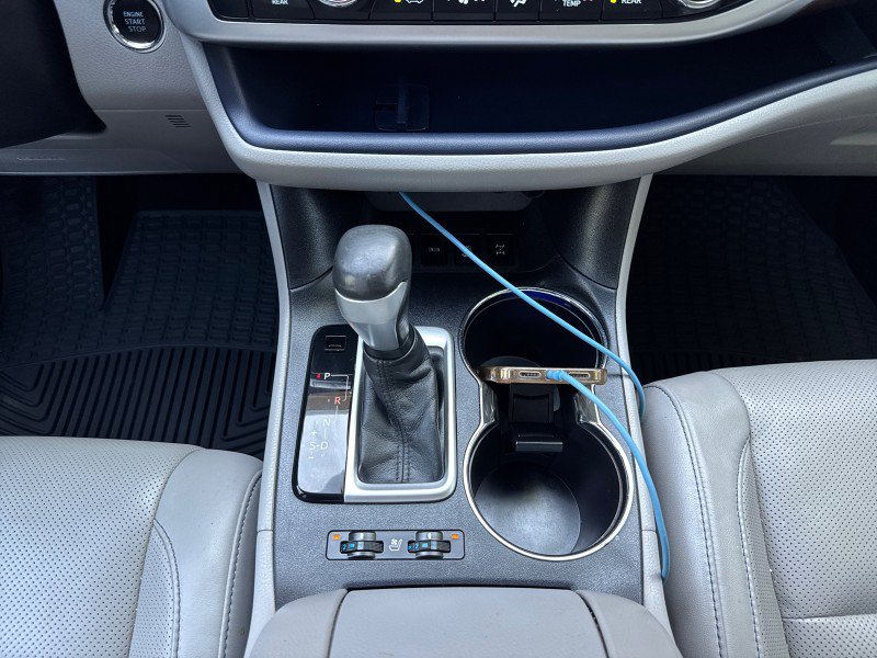 Used 2015 Toyota Highlander Limited AWD/4WD image 25