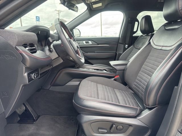 Used 2025 Ford Explorer ST-Line w/ ST-Line Street Pack AWD/4WD image 2