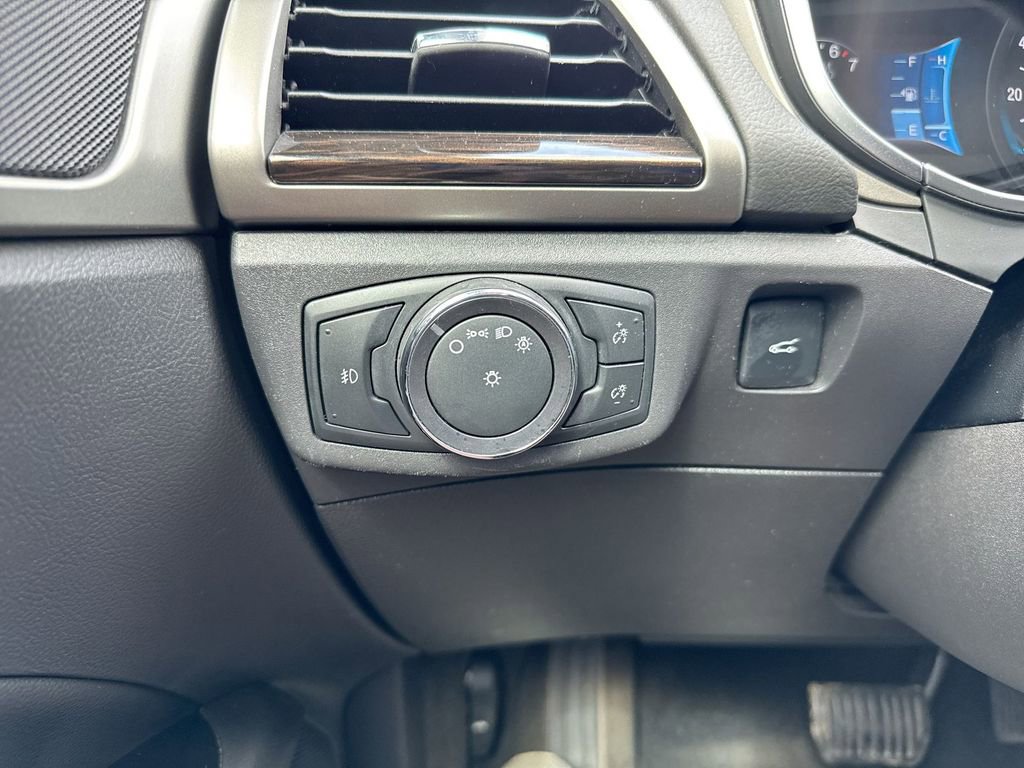Used 2014 Ford Fusion SE w/ Equipment Group 202A image 17