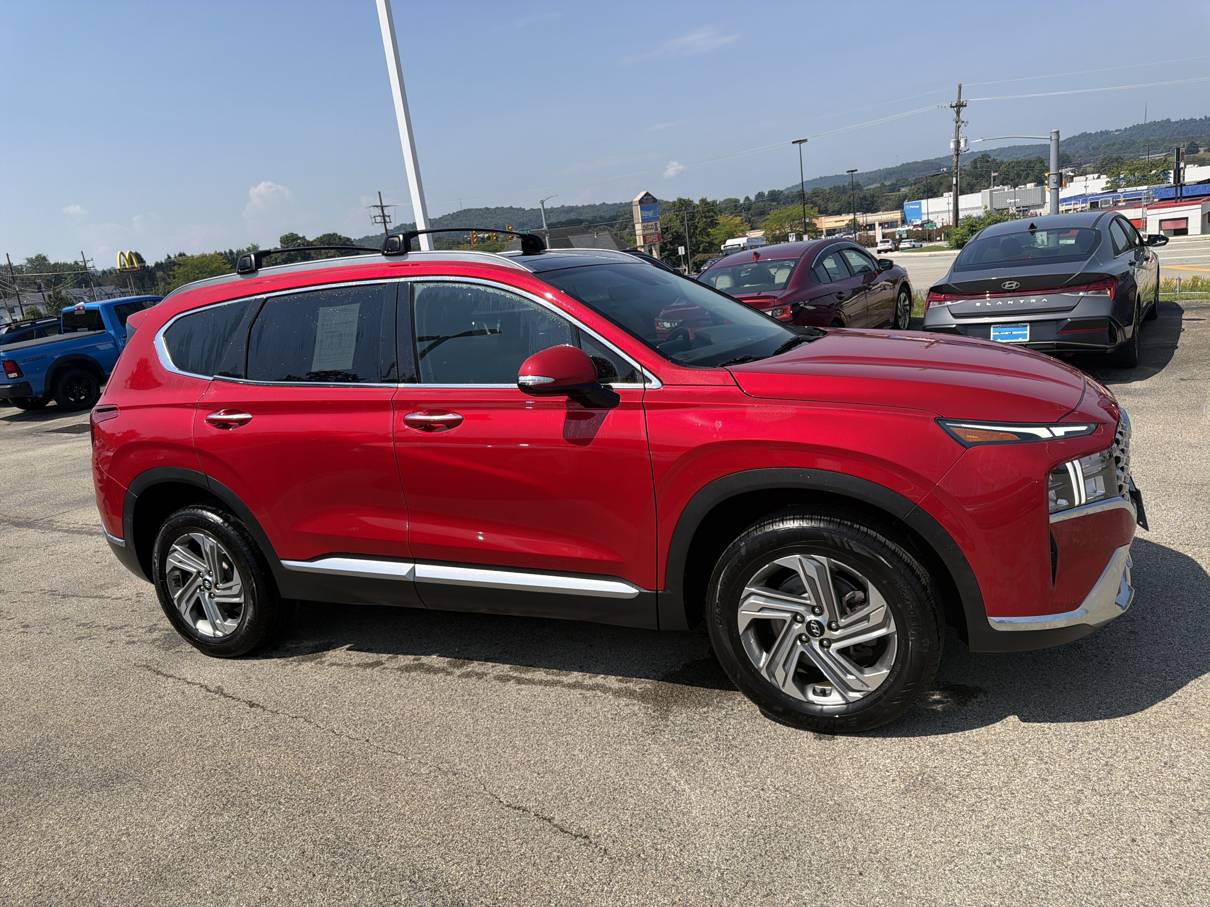 Used 2022 Hyundai Santa Fe SEL w/ Convenience + Premium Package AWD/4WD image 3