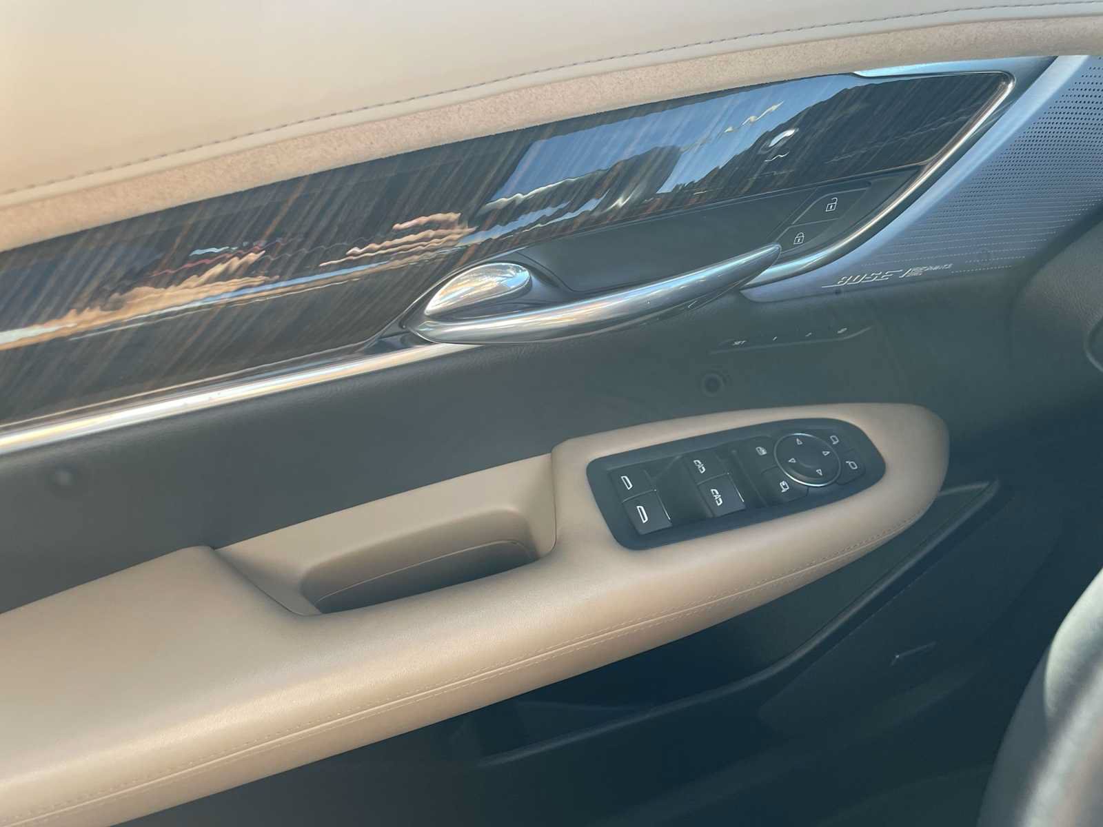 Used 2024 Cadillac XT6 Premium Luxury w/ Platinum Package AWD/4WD image 25