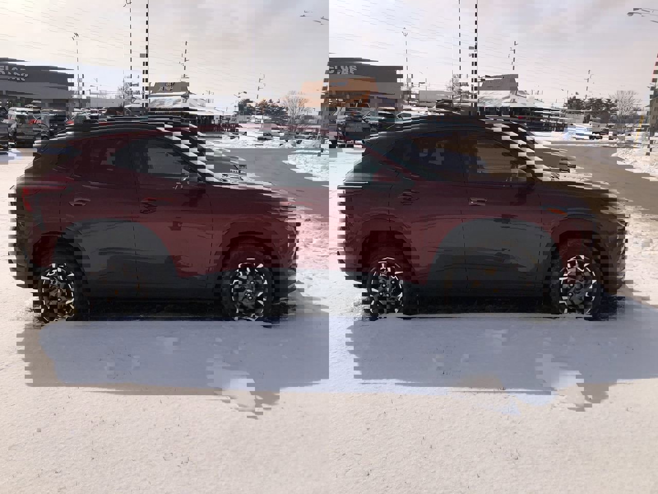 Used 2025 Chevrolet Trax LT w/ LT Convenience Package image 6