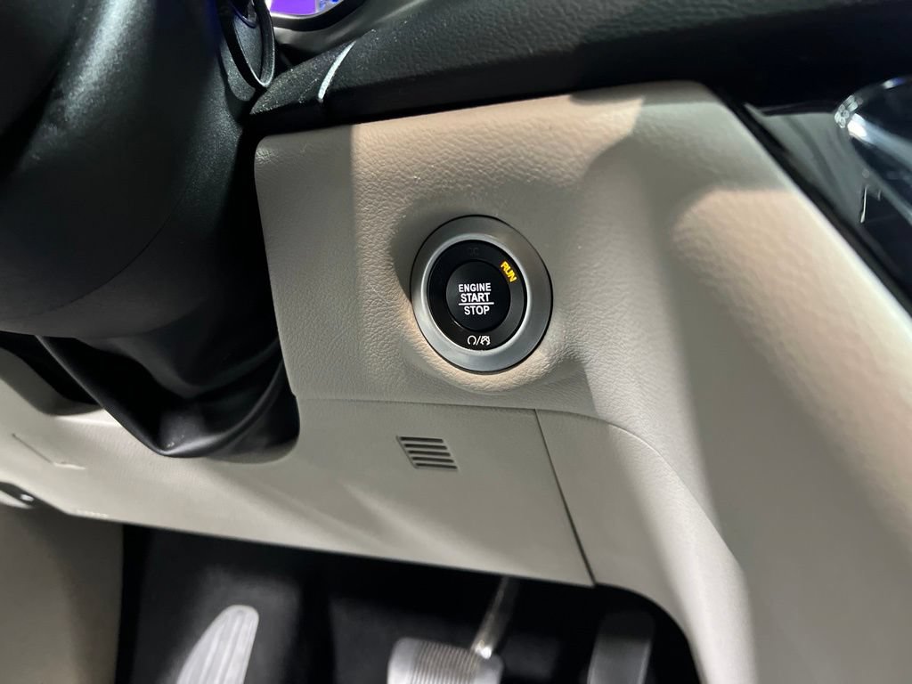 Used 2023 Chrysler Pacifica Touring-L FWD image 25