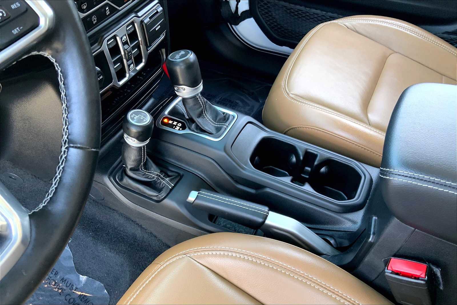 Used 2021 Jeep Wrangler Unlimited Sahara AWD/4WD image 17