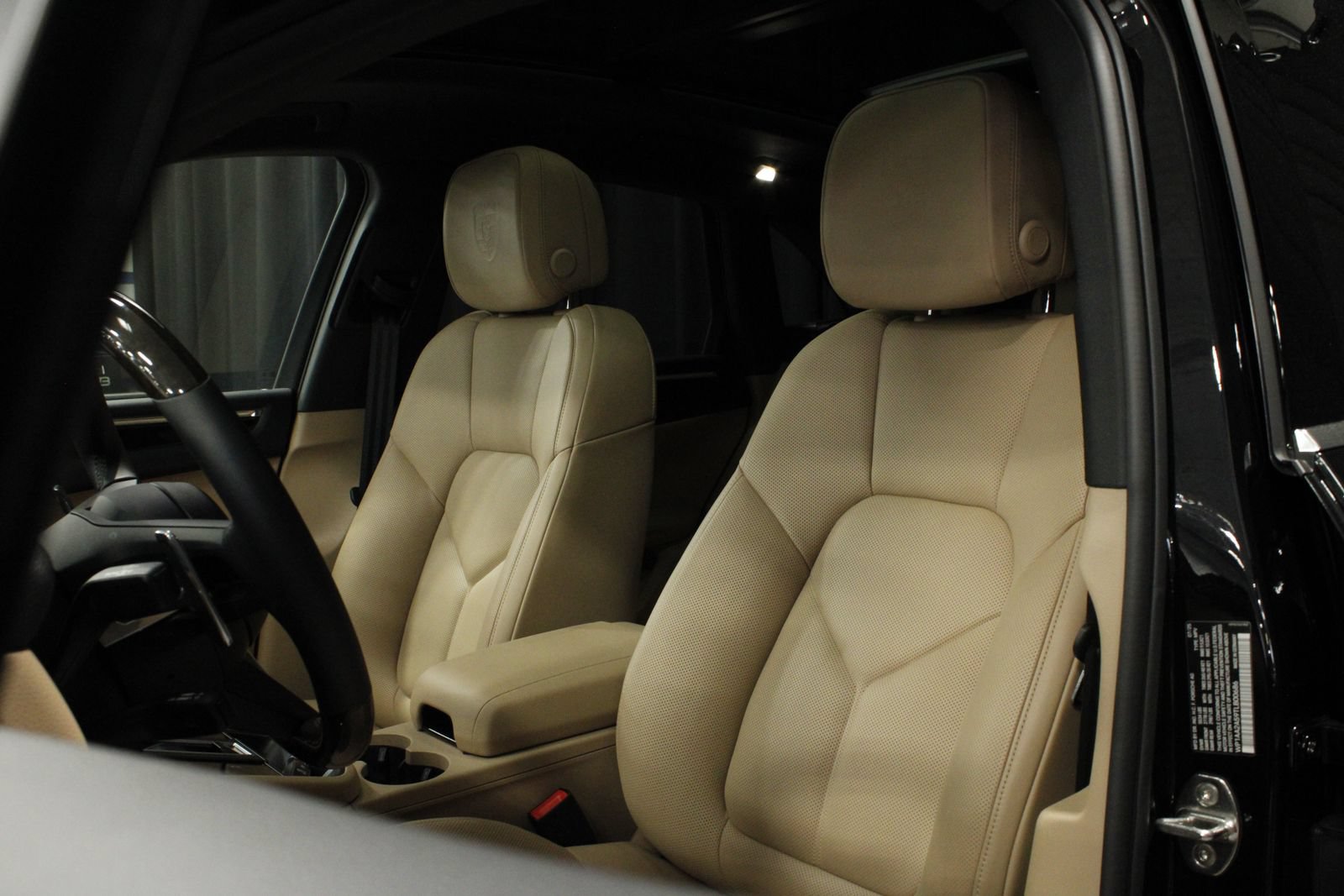 Certified 2026 Porsche Macan AWD/4WD image 5