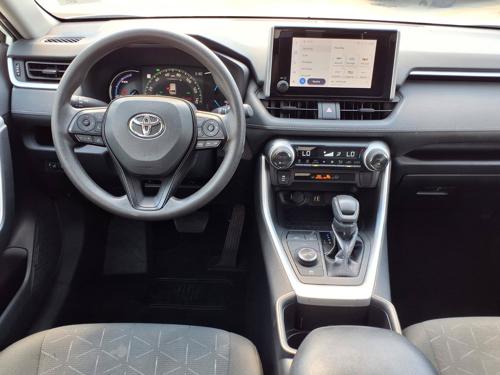 Used 2025 Toyota RAV4 XLE AWD/4WD image 11
