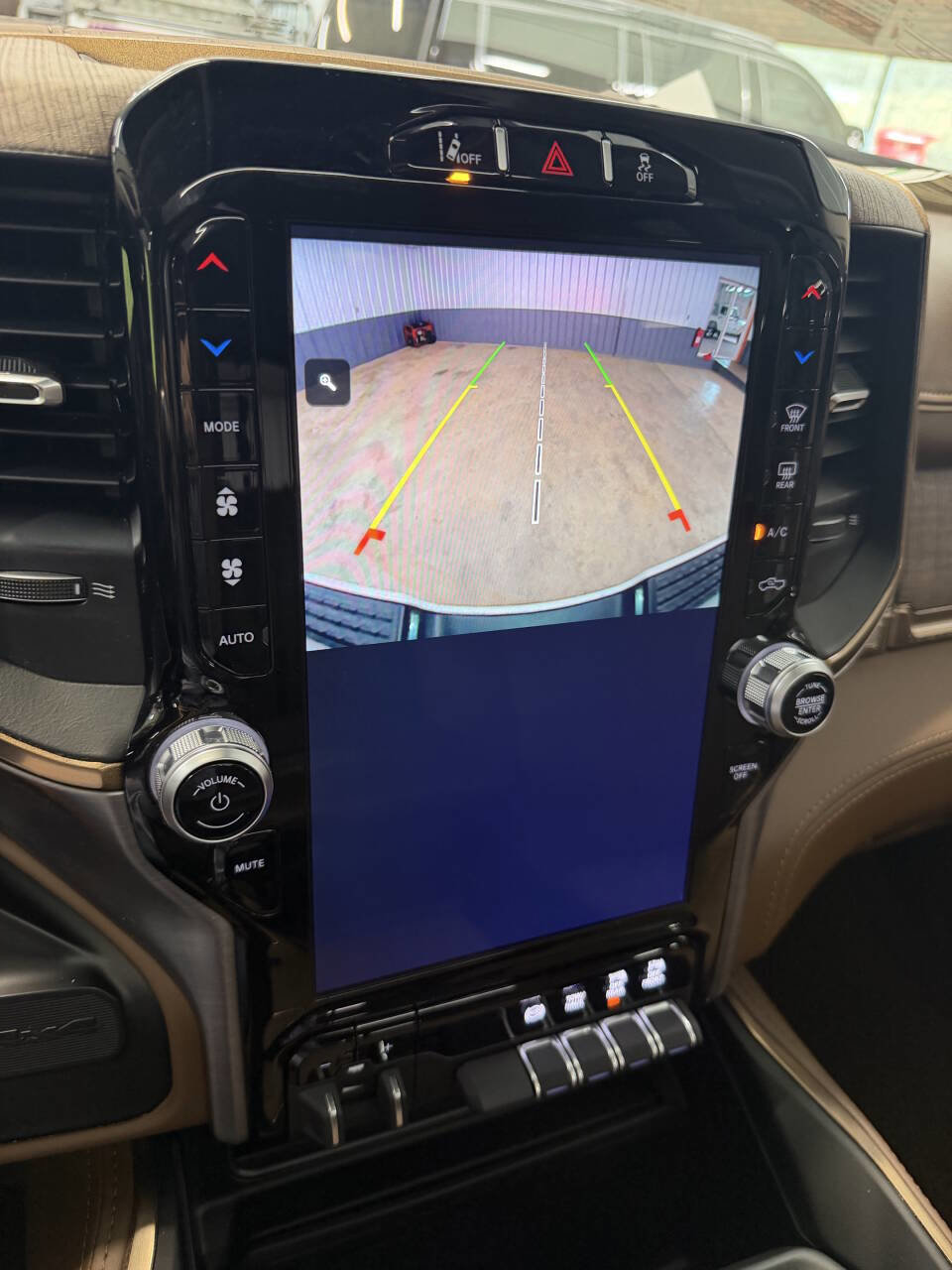 Used 2024 RAM 2500 Limited w/ Safety Group image 39