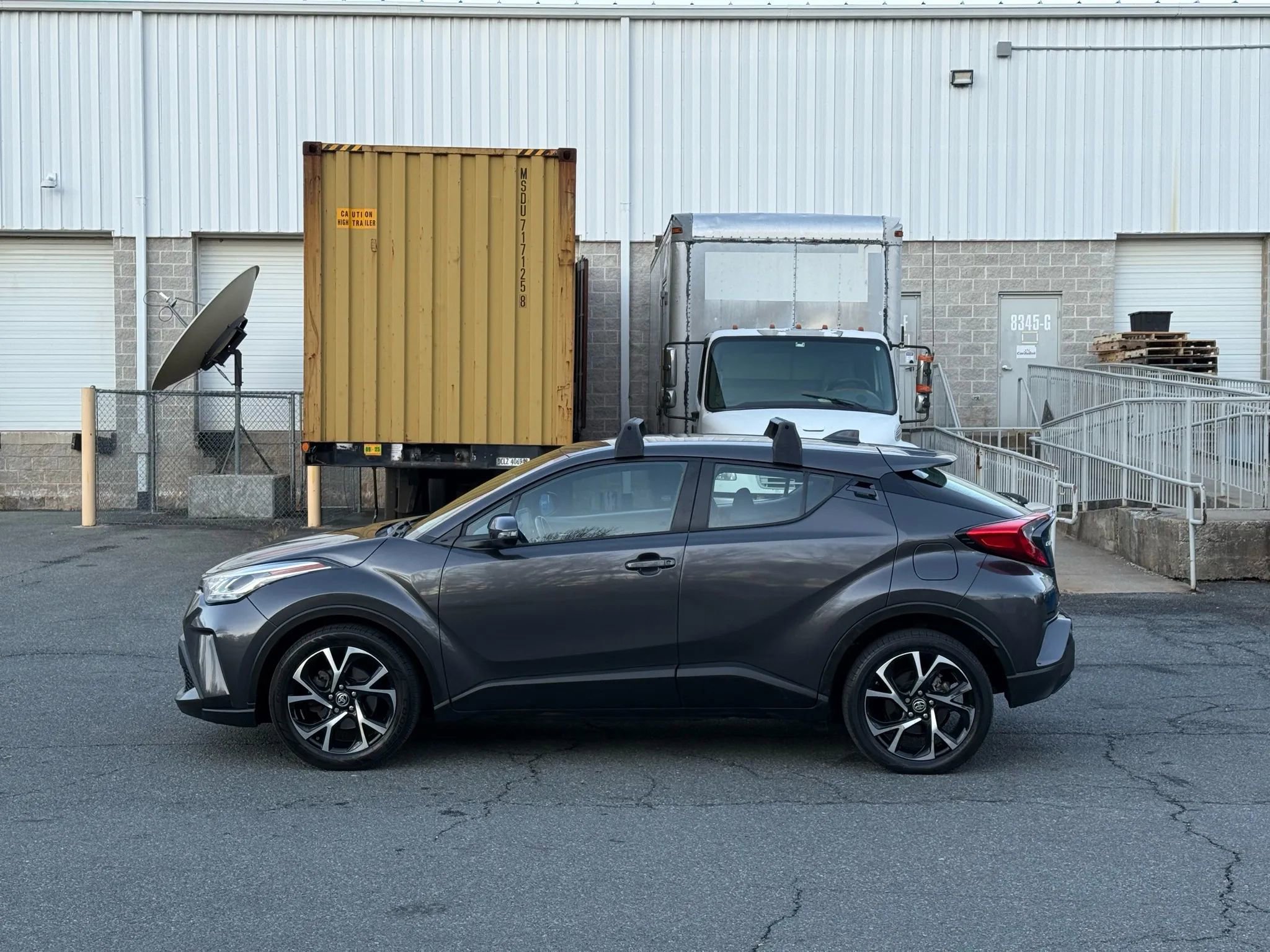 Used 2022 Toyota C-HR XLE image 9