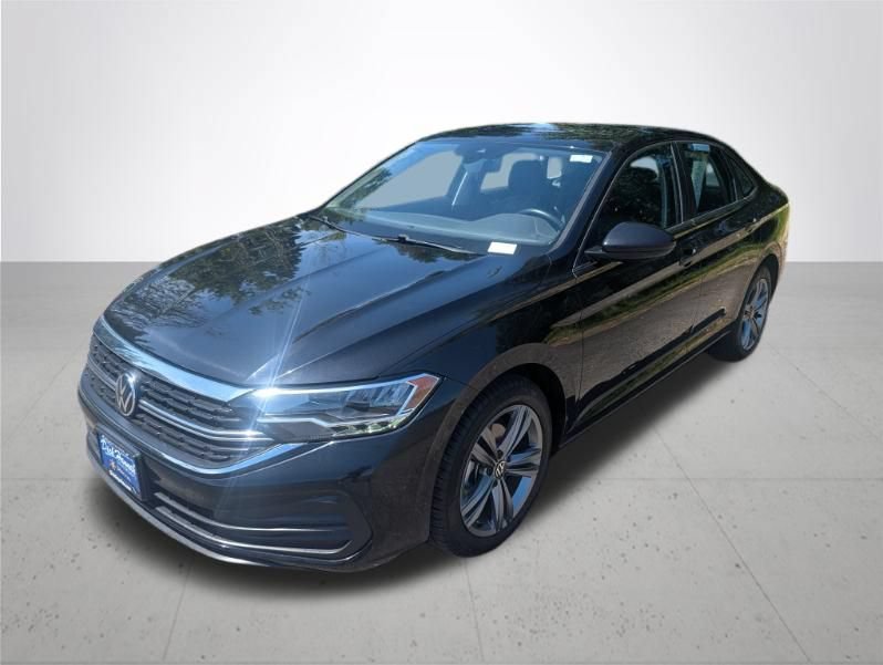 Used 2024 Volkswagen Jetta SE FWD image 2