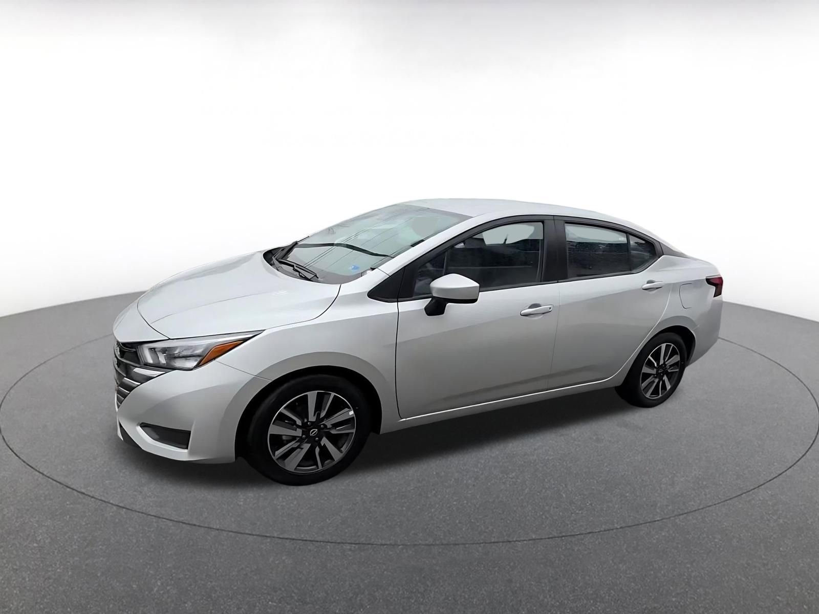 Used 2025 Nissan Versa SV image 8