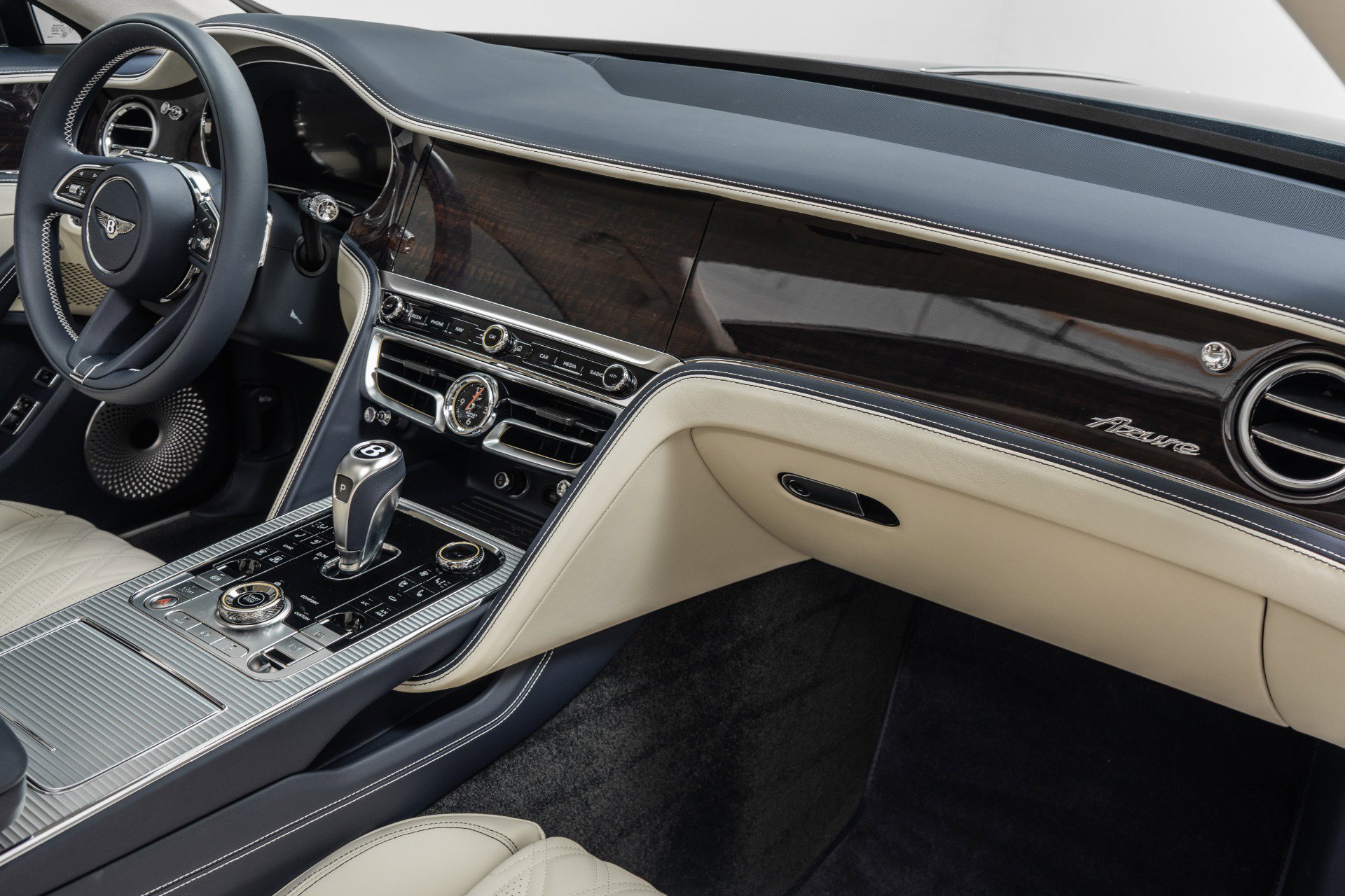 Used 2026 Bentley Flying Spur Plug-In Hybrid AWD/4WD image 14