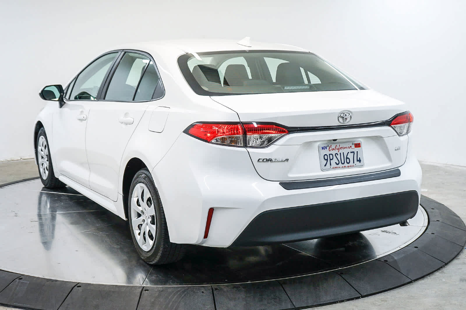 Used 2024 Toyota Corolla LE FWD image 3
