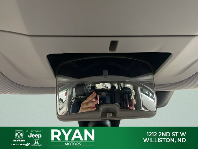 Used 2018 Chrysler Pacifica Touring-L FWD image 31
