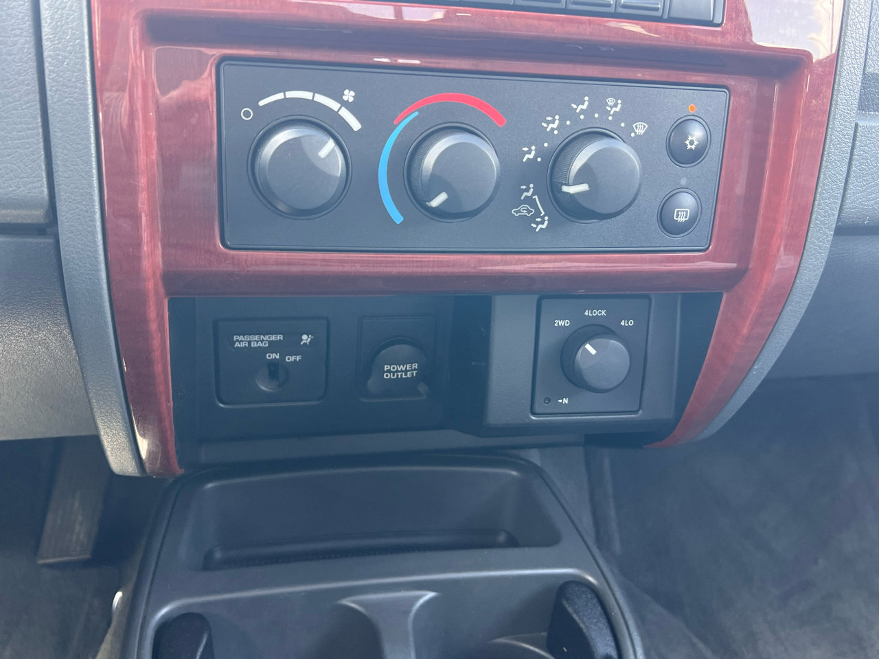 Used 2005 Dodge Dakota SLT image 40