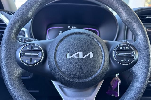 Certified 2025 Kia Soul LX w/ LX Technology Package FWD image 28