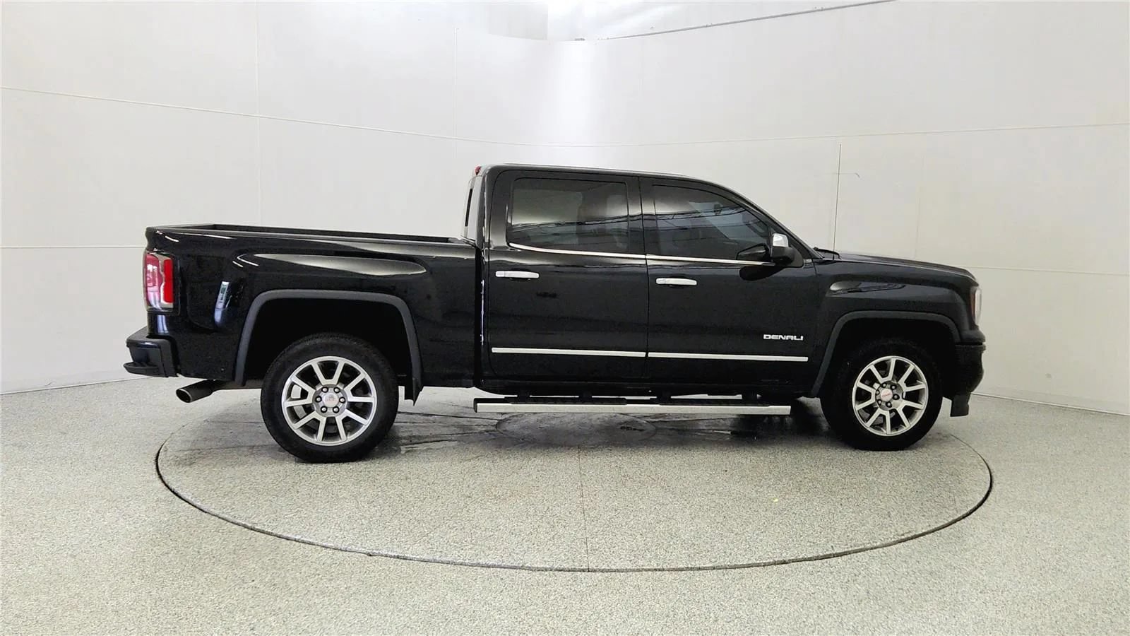 Used 2017 GMC Sierra 1500 Denali AWD/4WD image 8
