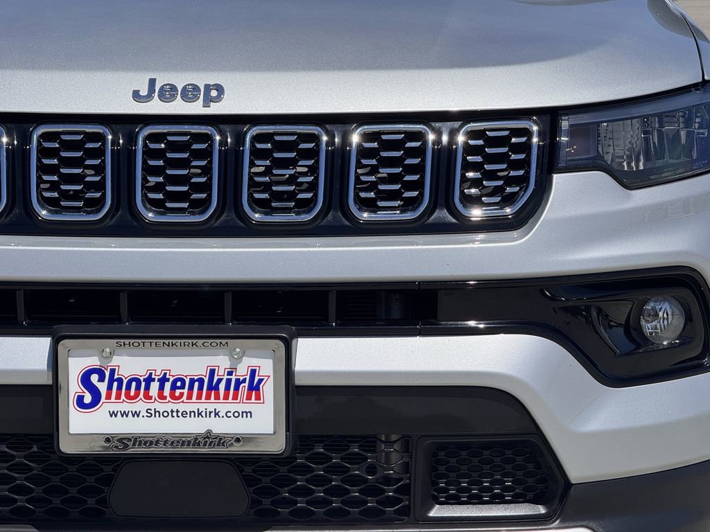 Used 2025 Jeep Compass Limited image 8