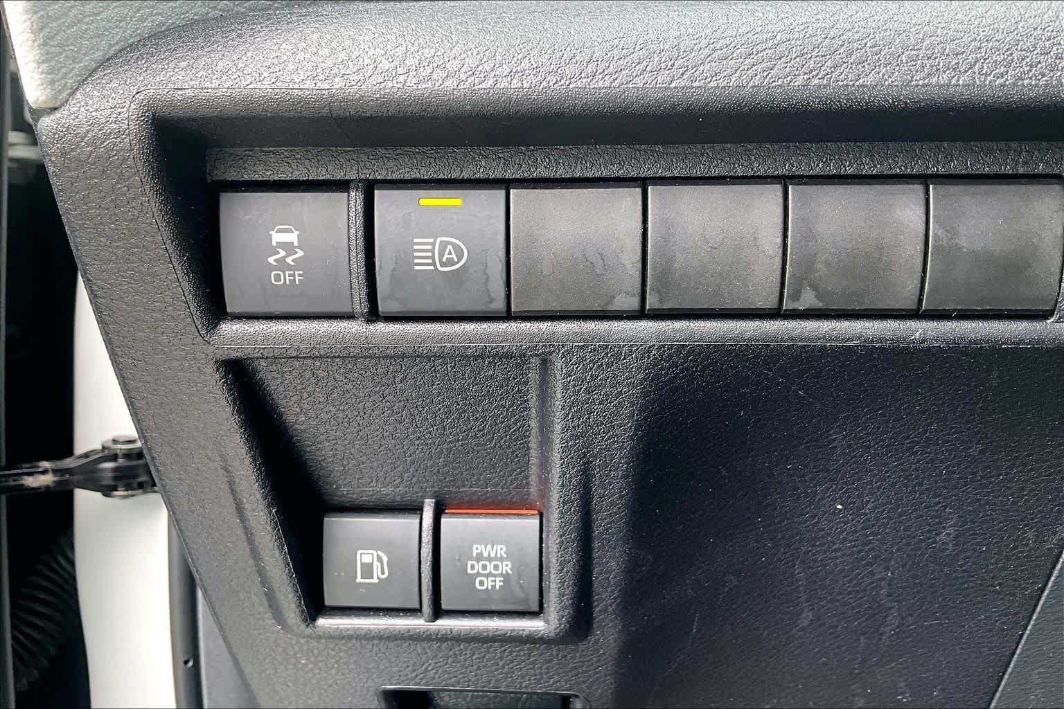 Used 2025 Toyota Sienna XLE FWD image 36